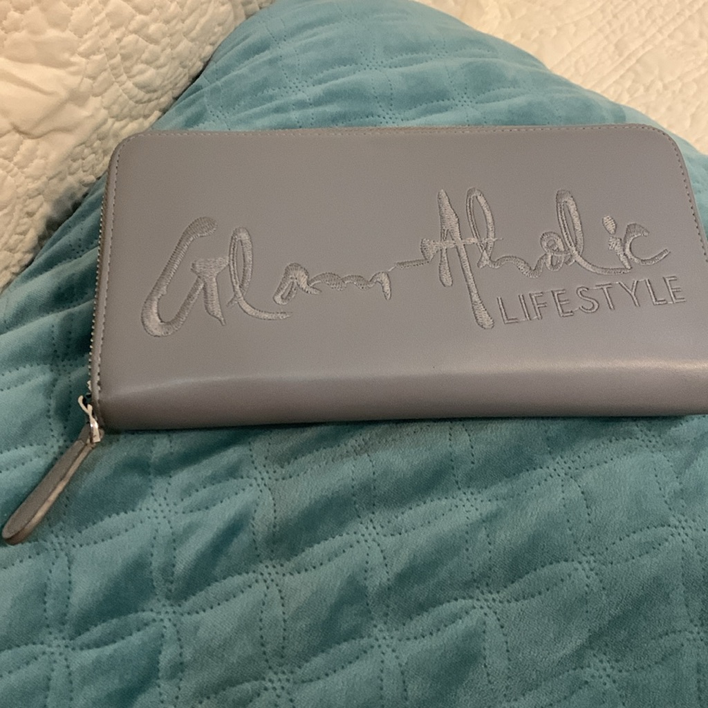Glamaholic Lifestyle Gray Wallet Really Nice